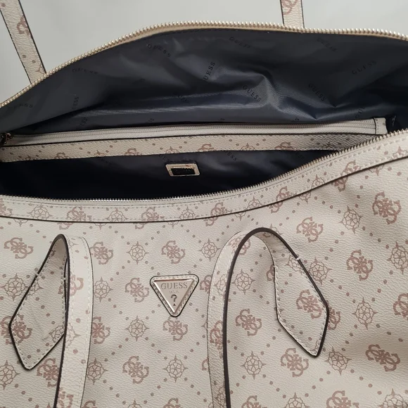 Guess Logo Duffle Bag - Picture 3 of 9